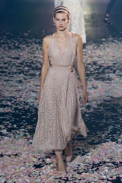 Look 64